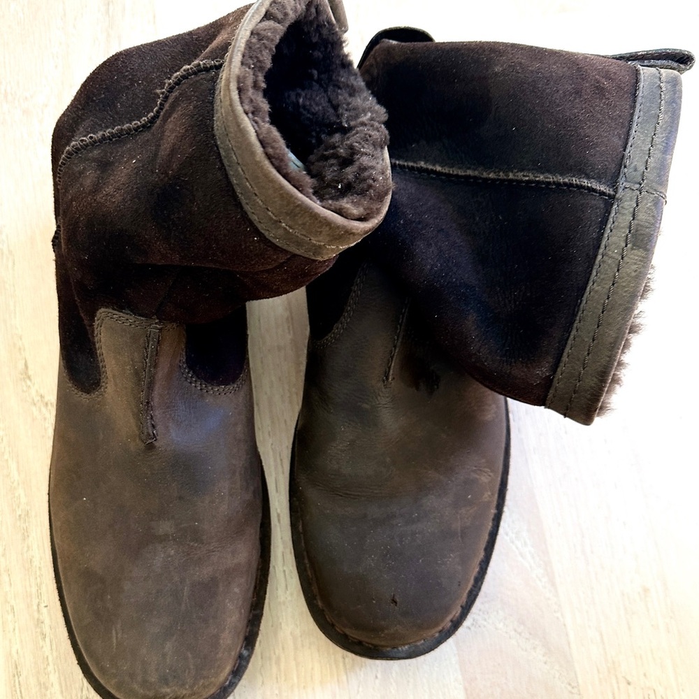 UGG Australia Men's 10Classic Mini Boots Chocolate Brown Leather Sheepskin